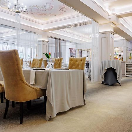 Hotel Cristal Park Dabrowa Tarnowska Ngoại thất bức ảnh
