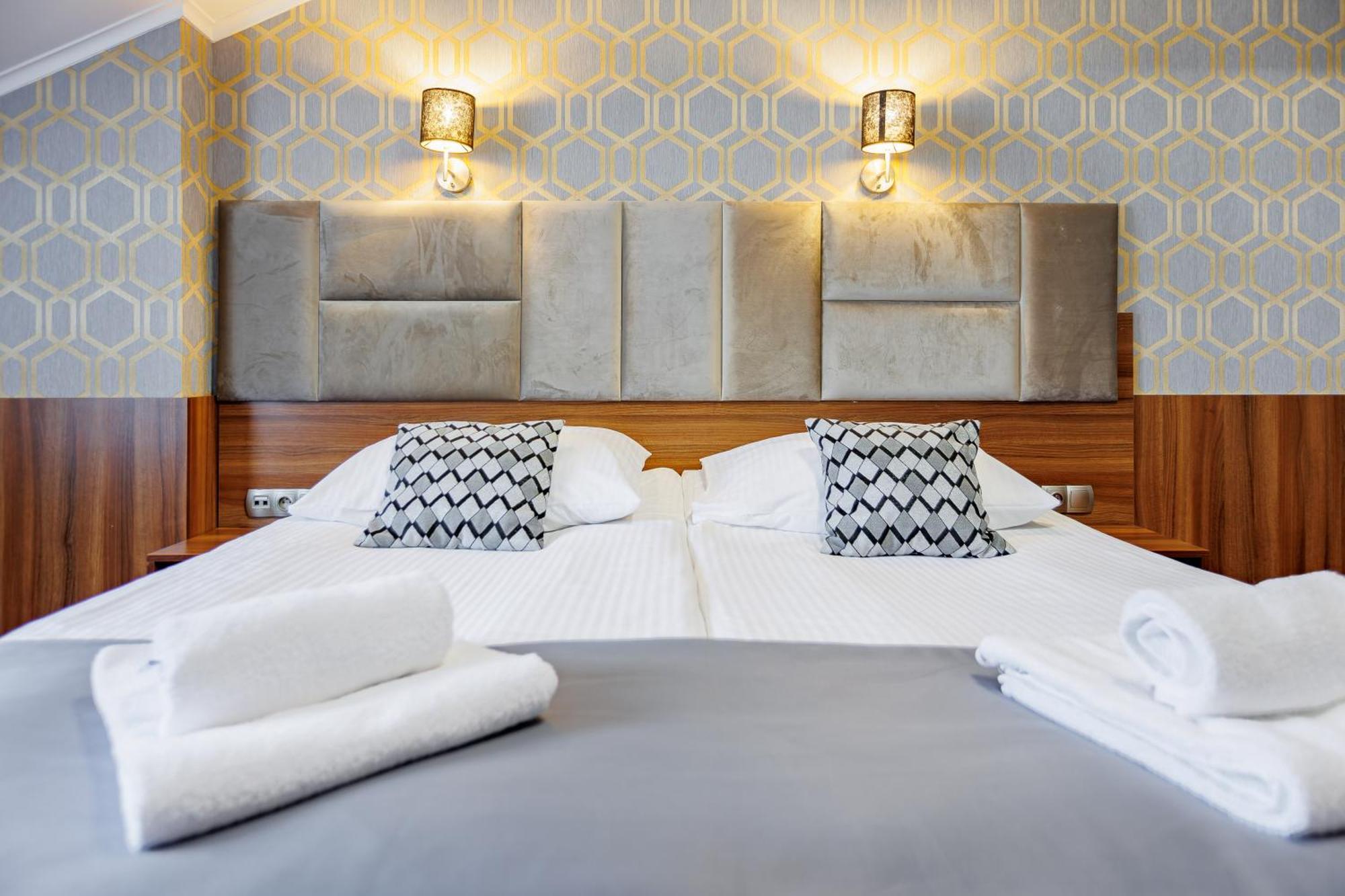 Hotel Cristal Park Dabrowa Tarnowska Ngoại thất bức ảnh