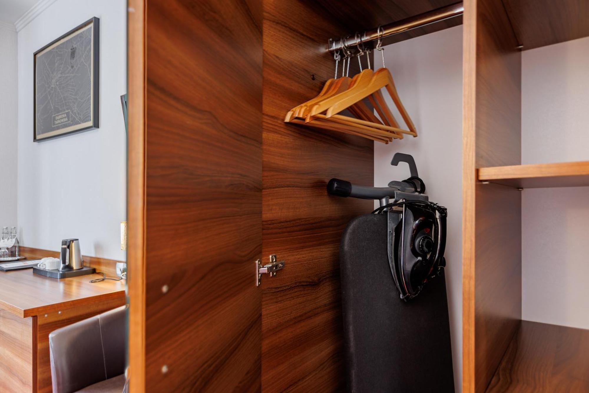 Hotel Cristal Park Dabrowa Tarnowska Ngoại thất bức ảnh