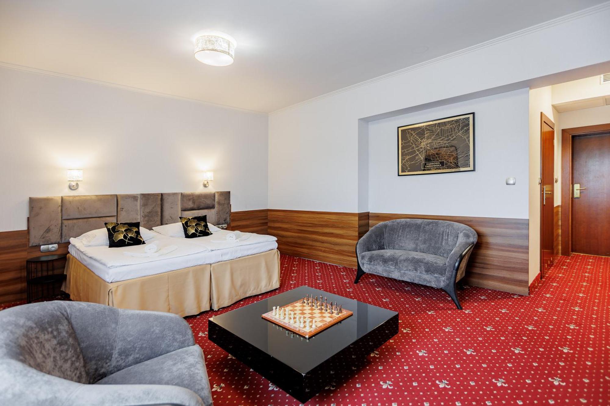 Hotel Cristal Park Dabrowa Tarnowska Ngoại thất bức ảnh