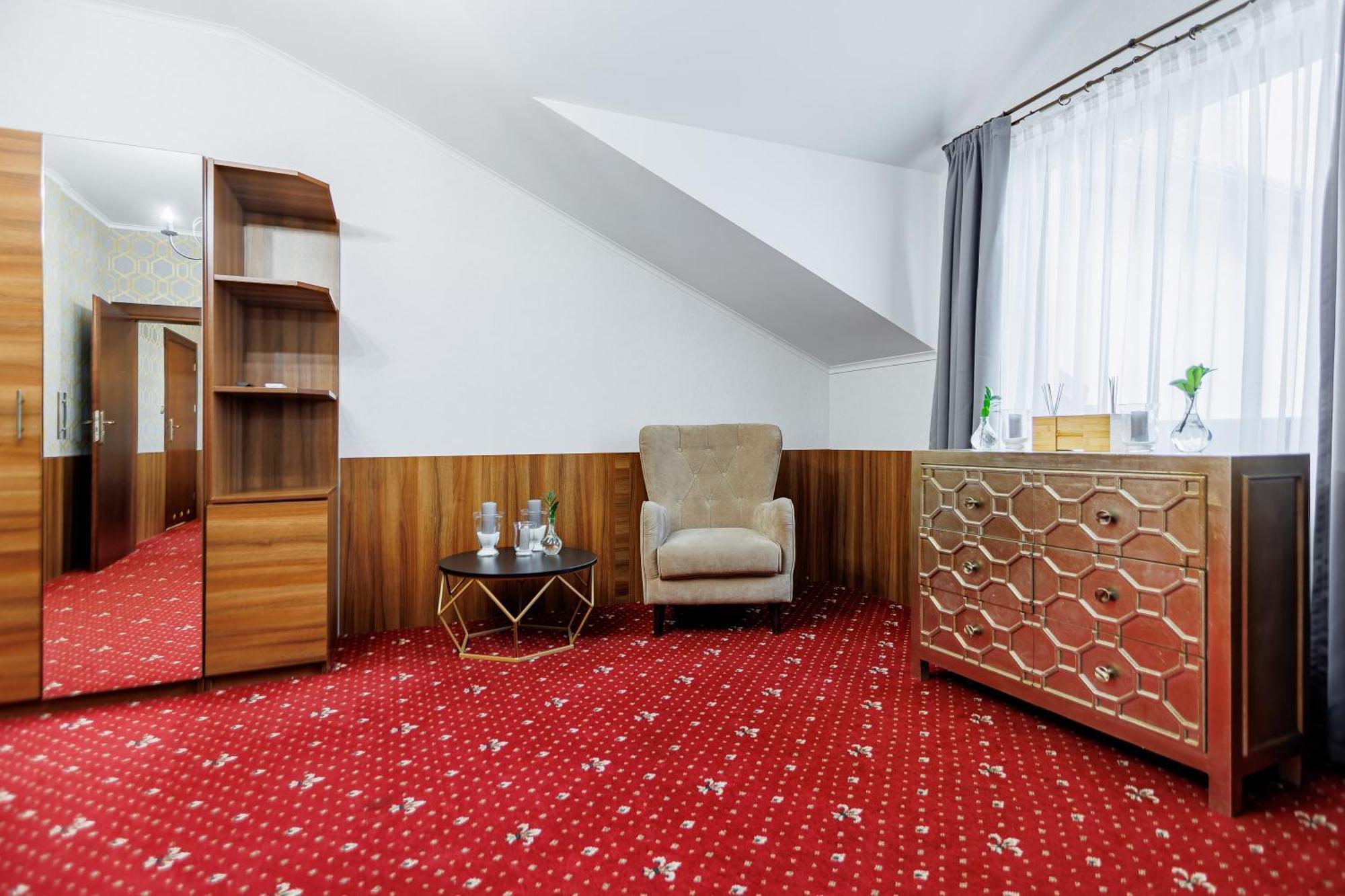 Hotel Cristal Park Dabrowa Tarnowska Ngoại thất bức ảnh
