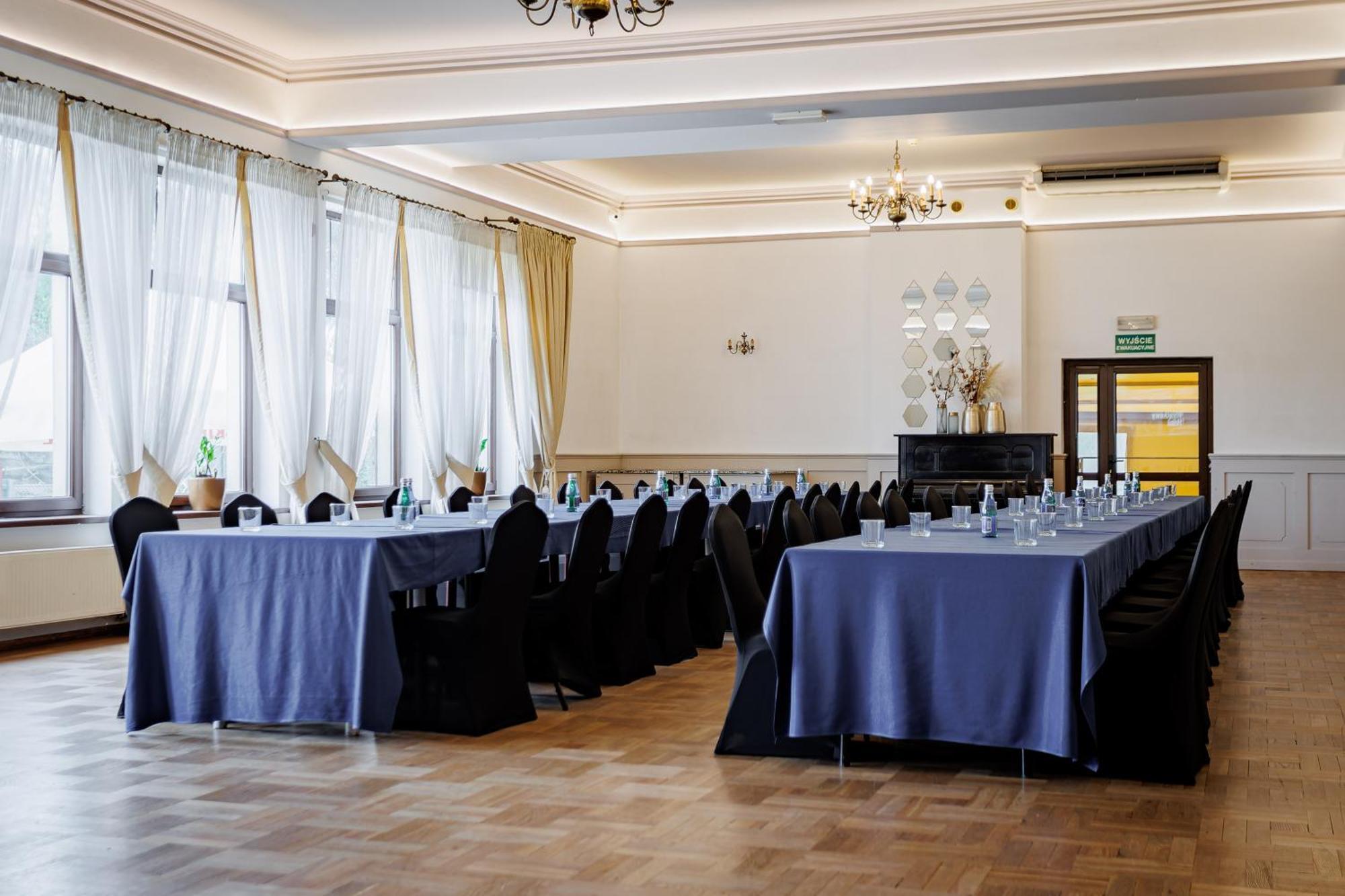Hotel Cristal Park Dabrowa Tarnowska Ngoại thất bức ảnh
