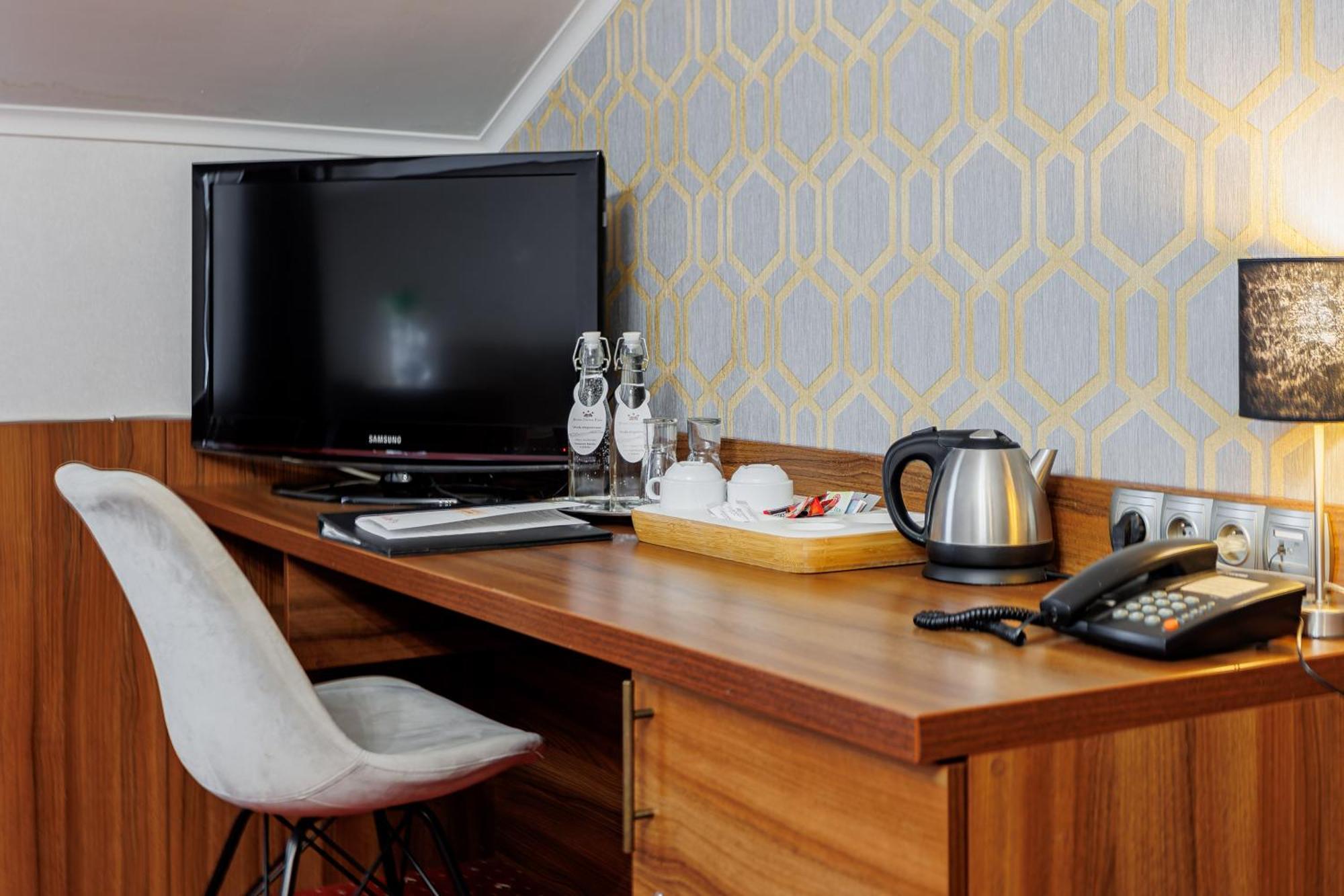 Hotel Cristal Park Dabrowa Tarnowska Ngoại thất bức ảnh