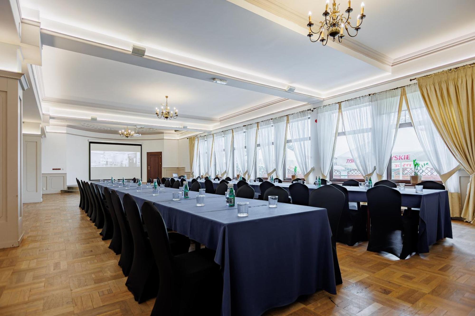 Hotel Cristal Park Dabrowa Tarnowska Ngoại thất bức ảnh