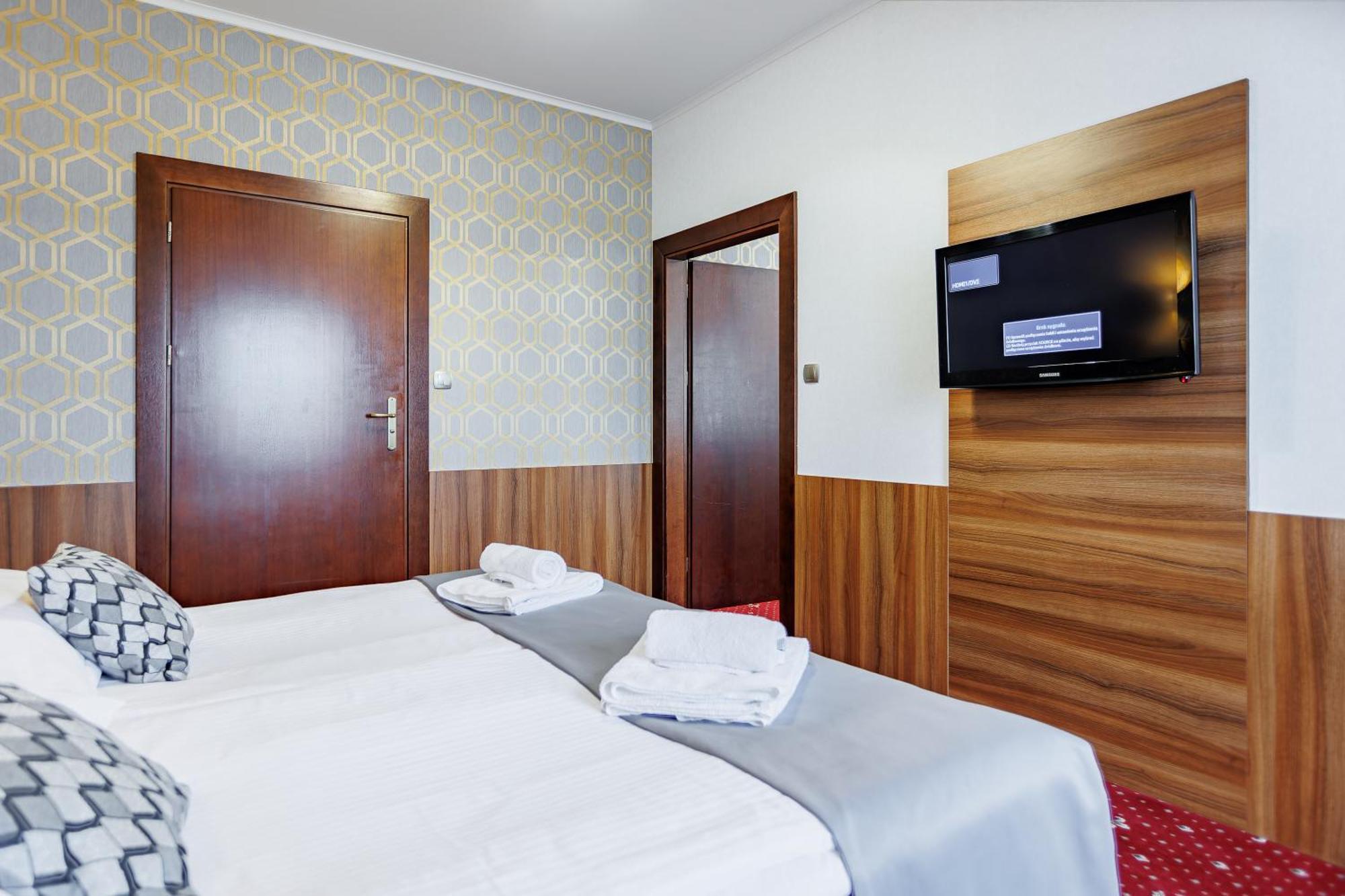 Hotel Cristal Park Dabrowa Tarnowska Ngoại thất bức ảnh