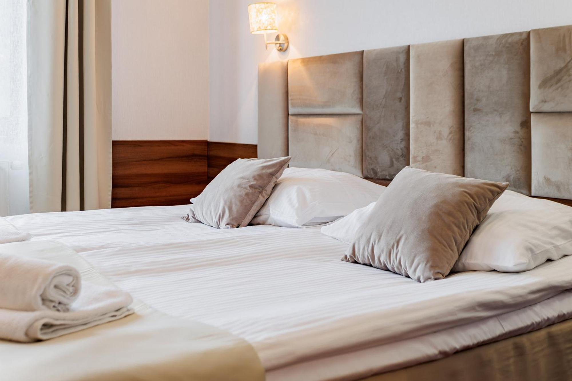 Hotel Cristal Park Dabrowa Tarnowska Ngoại thất bức ảnh
