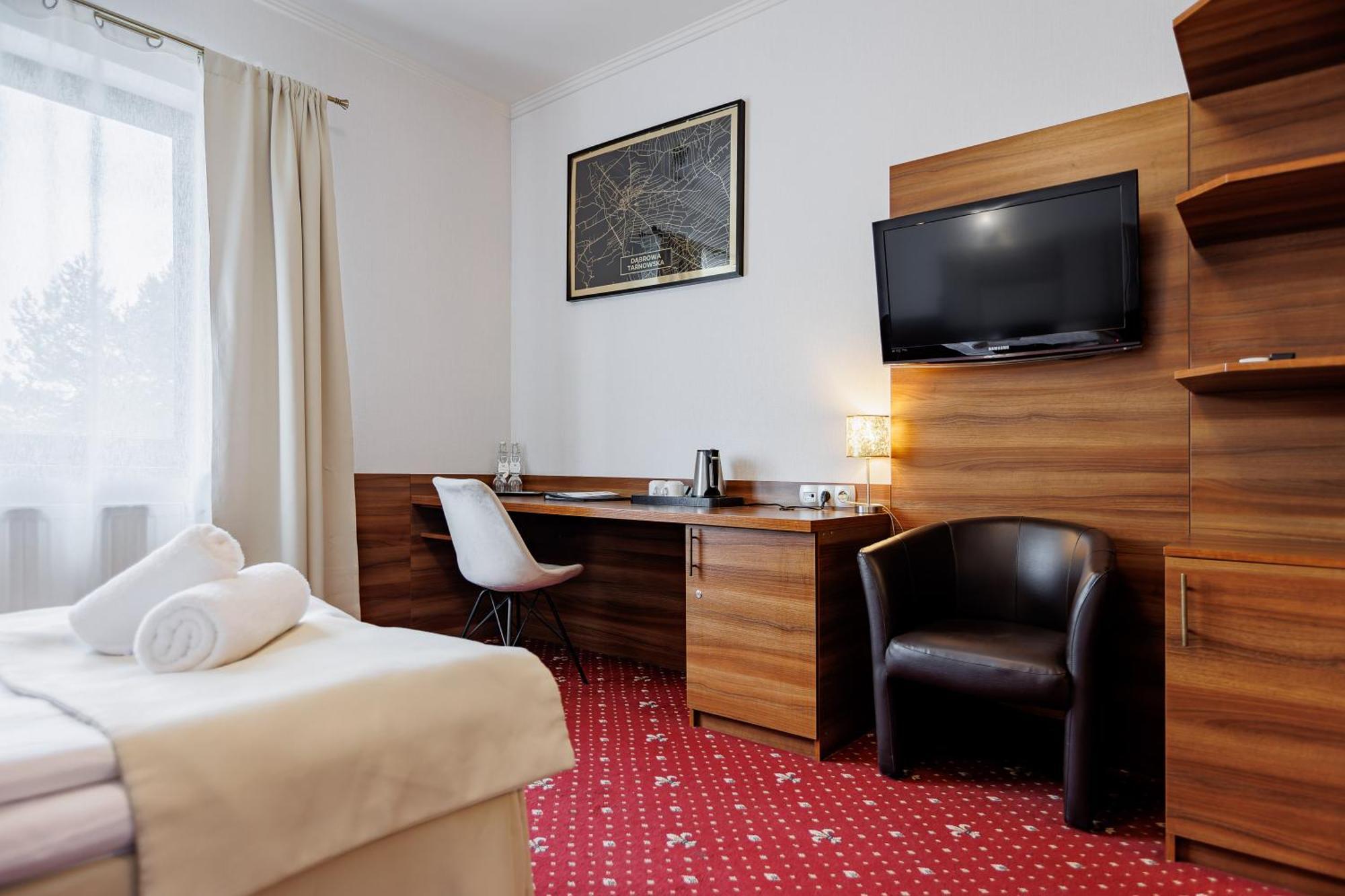 Hotel Cristal Park Dabrowa Tarnowska Ngoại thất bức ảnh