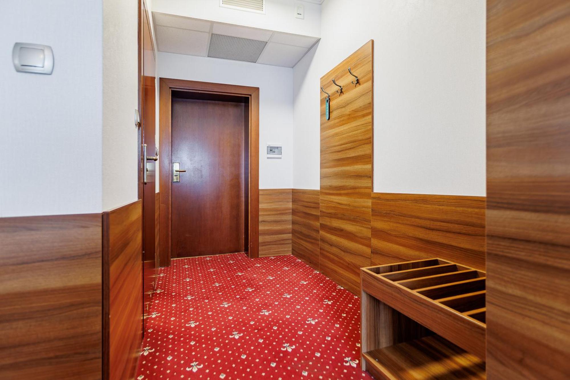 Hotel Cristal Park Dabrowa Tarnowska Ngoại thất bức ảnh