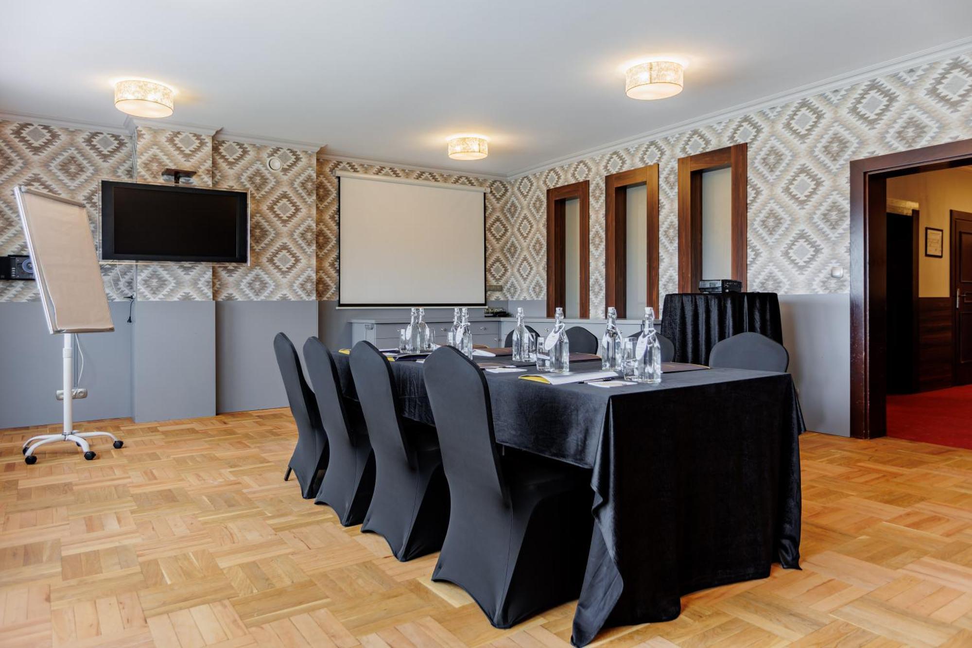 Hotel Cristal Park Dabrowa Tarnowska Ngoại thất bức ảnh