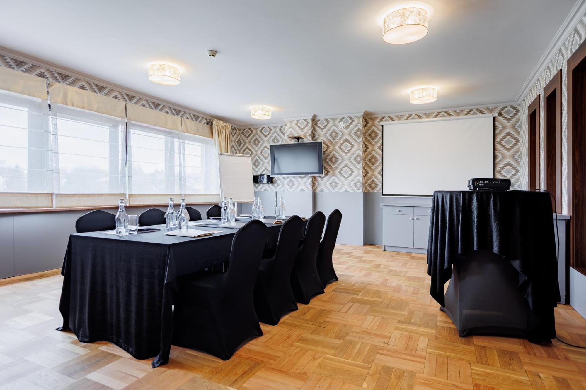 Hotel Cristal Park Dabrowa Tarnowska Ngoại thất bức ảnh
