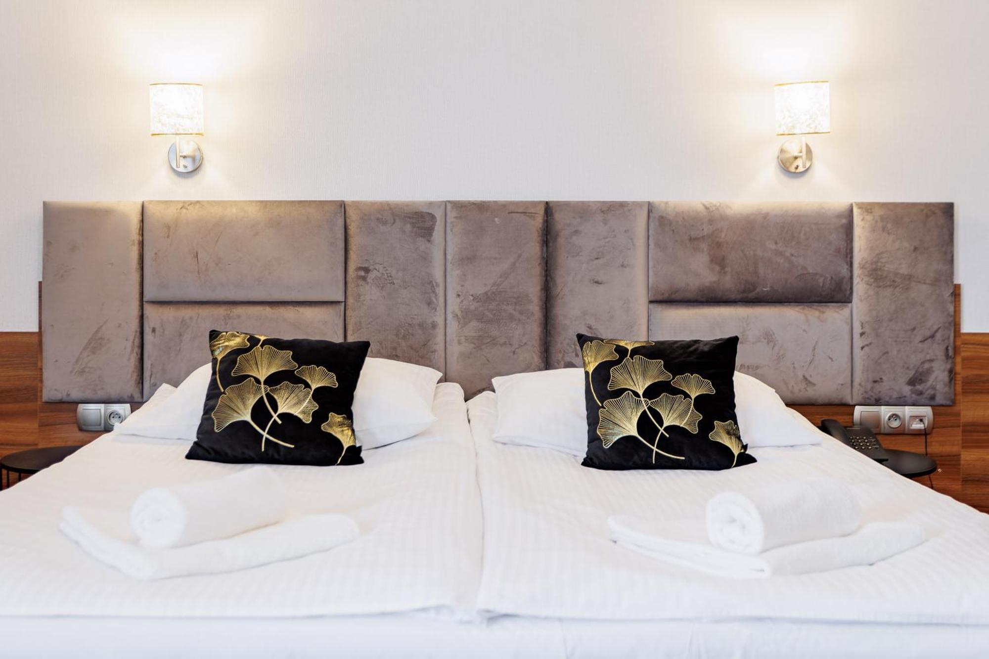 Hotel Cristal Park Dabrowa Tarnowska Ngoại thất bức ảnh