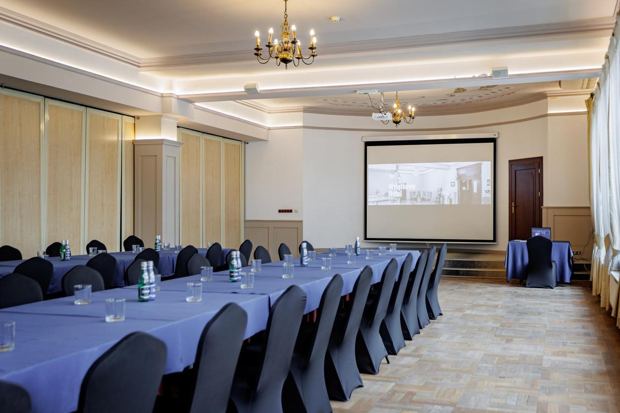Hotel Cristal Park Dabrowa Tarnowska Ngoại thất bức ảnh