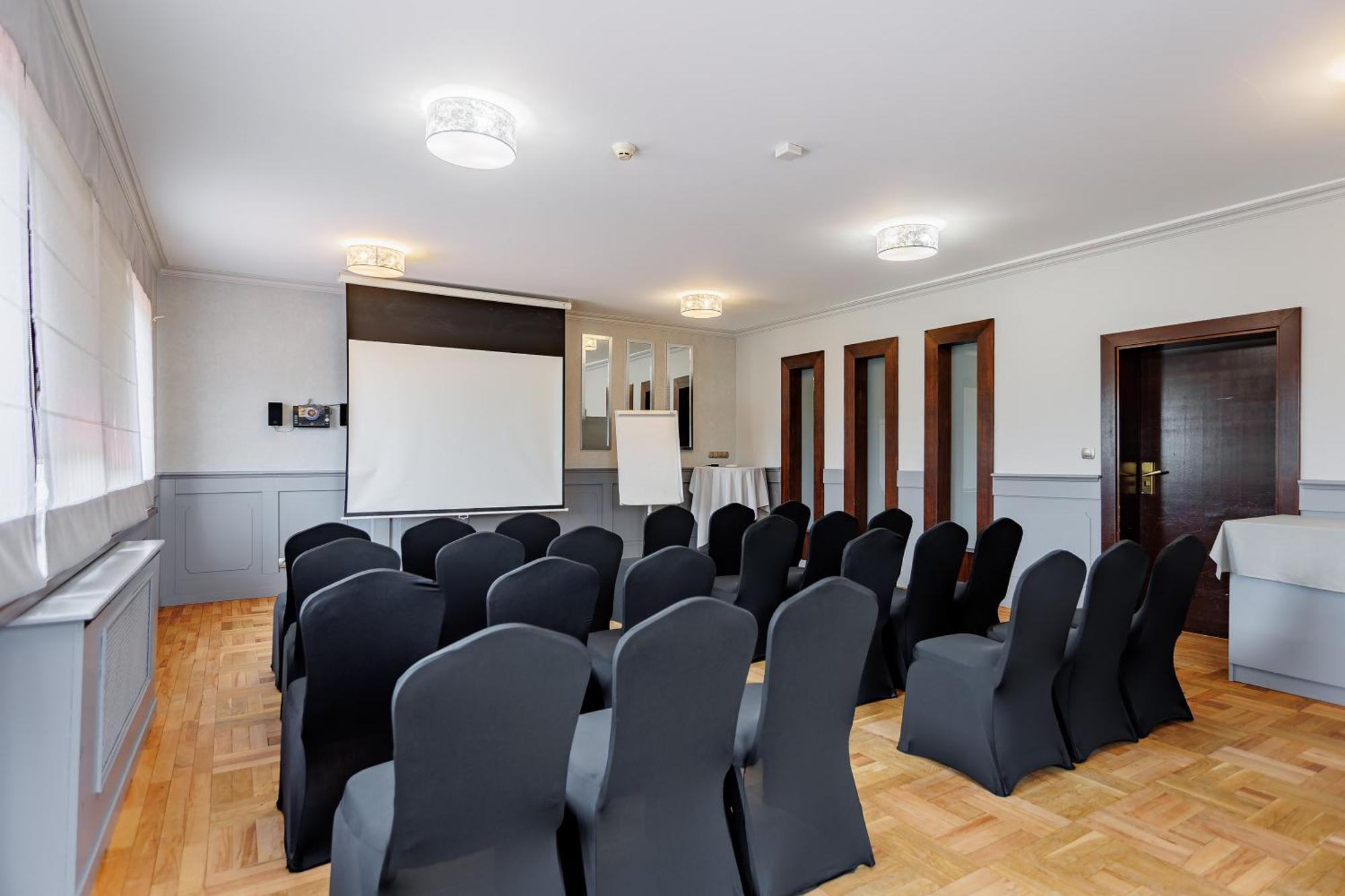 Hotel Cristal Park Dabrowa Tarnowska Ngoại thất bức ảnh