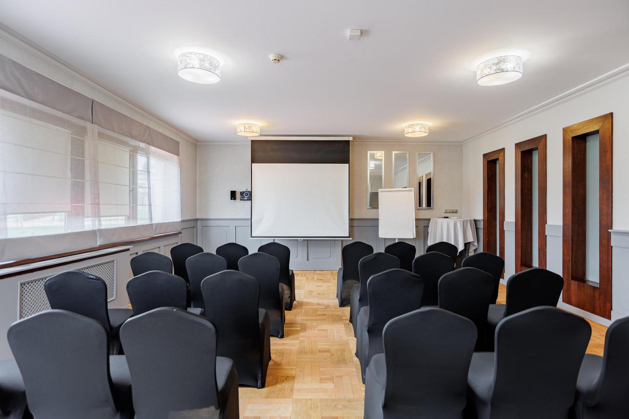 Hotel Cristal Park Dabrowa Tarnowska Ngoại thất bức ảnh