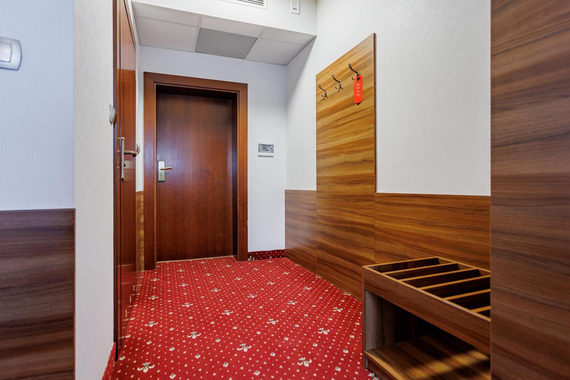 Hotel Cristal Park Dabrowa Tarnowska Ngoại thất bức ảnh