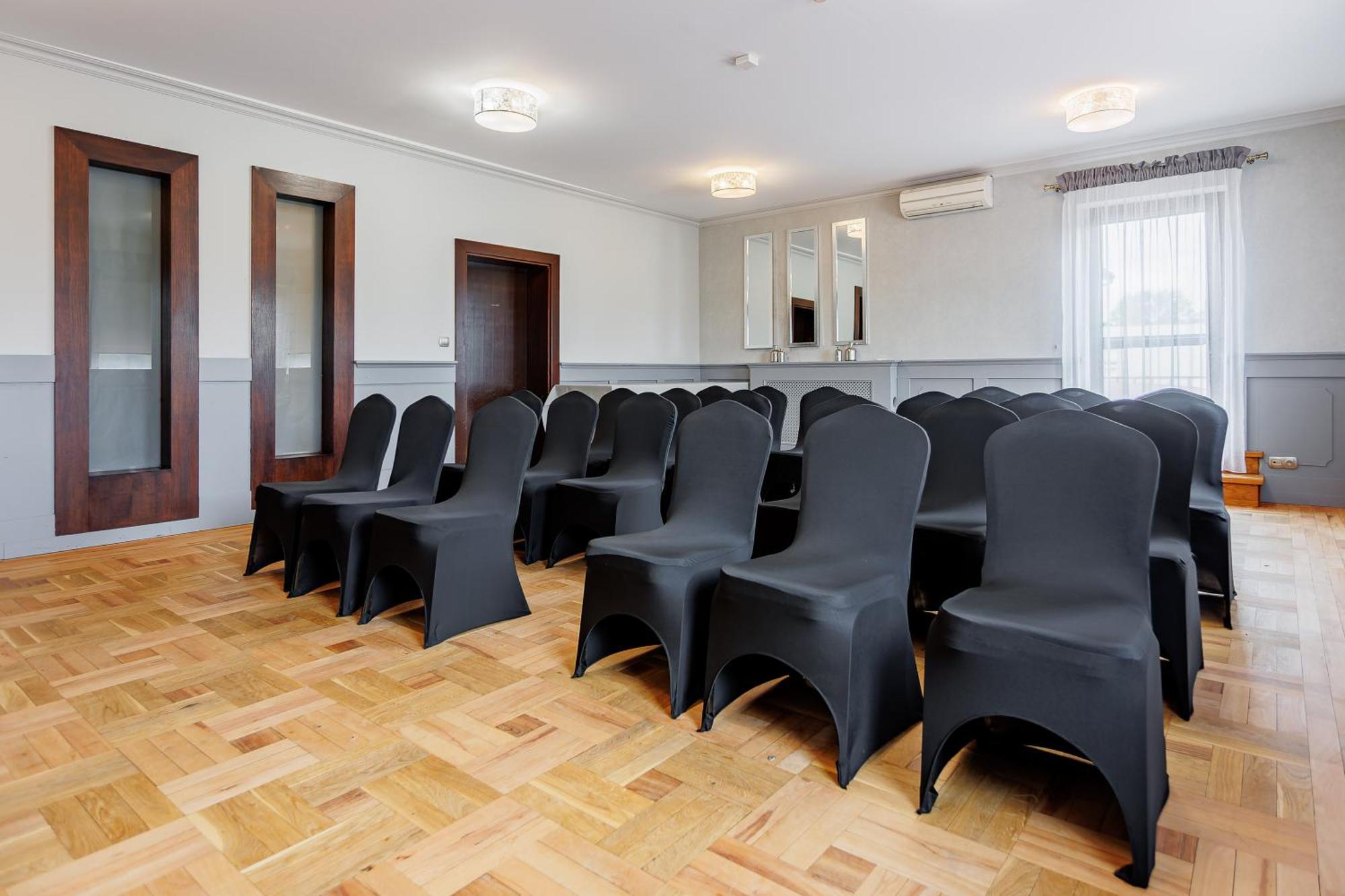 Hotel Cristal Park Dabrowa Tarnowska Ngoại thất bức ảnh
