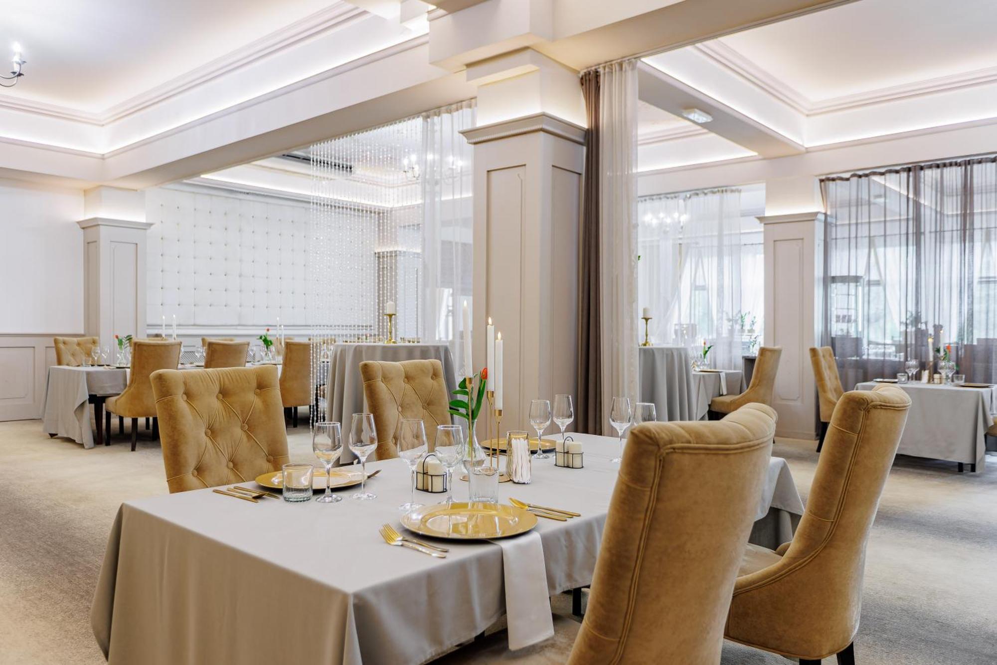 Hotel Cristal Park Dabrowa Tarnowska Ngoại thất bức ảnh