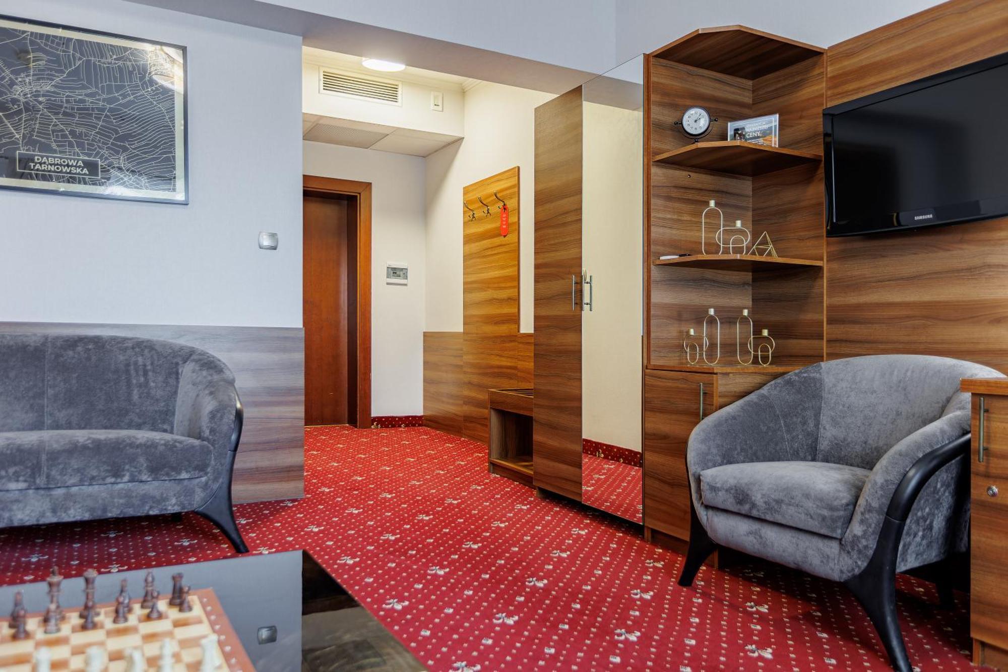 Hotel Cristal Park Dabrowa Tarnowska Ngoại thất bức ảnh