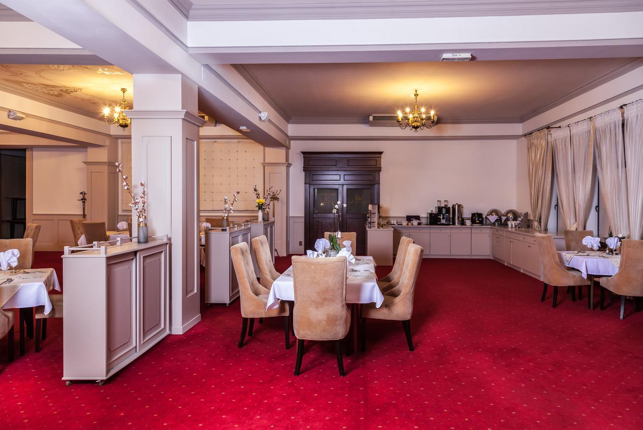 Hotel Cristal Park Dabrowa Tarnowska Ngoại thất bức ảnh