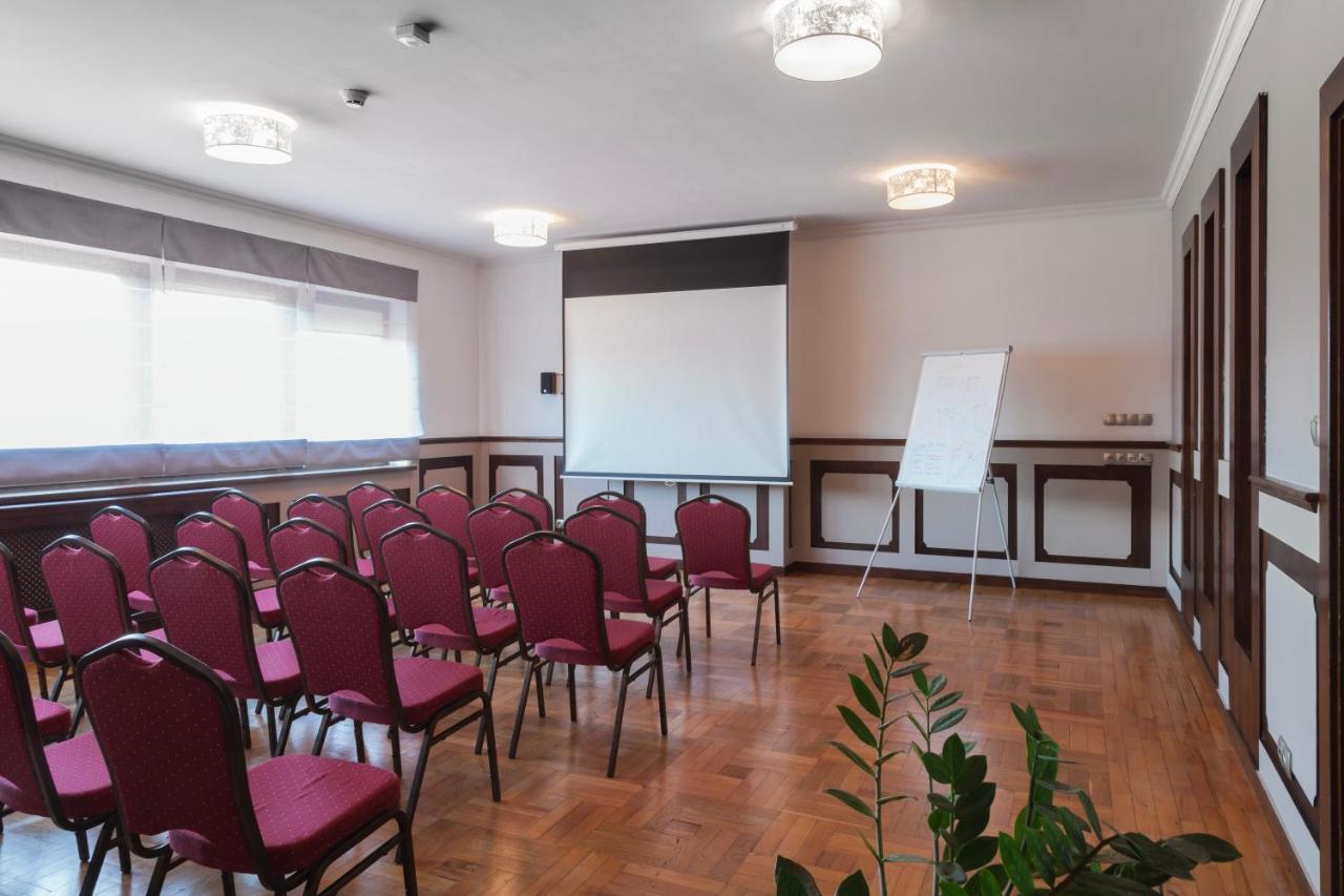 Hotel Cristal Park Dabrowa Tarnowska Ngoại thất bức ảnh