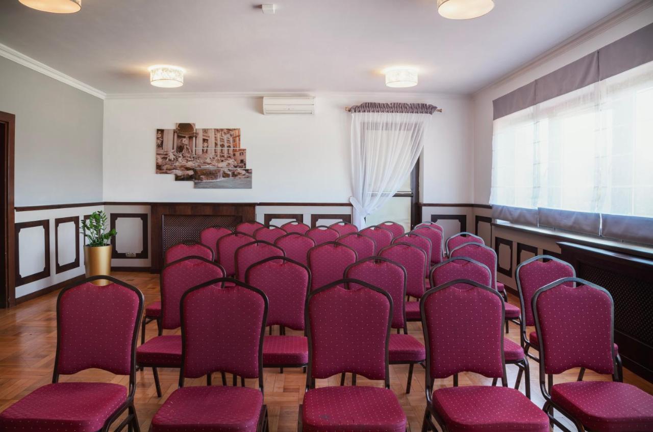 Hotel Cristal Park Dabrowa Tarnowska Ngoại thất bức ảnh