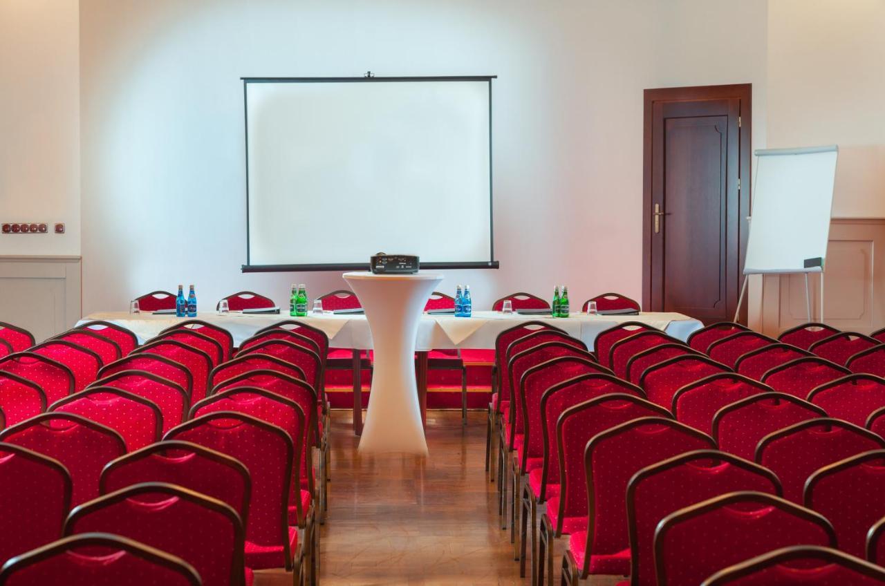 Hotel Cristal Park Dabrowa Tarnowska Ngoại thất bức ảnh